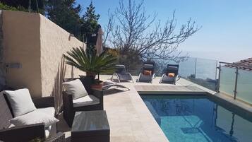 Piscina all'aperto, una piscina riscaldata