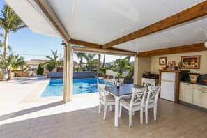 Outdoor dining - 015 Villa Zen (Denia)