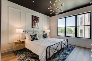 4 bedrooms, desk, iron/ironing board, free WiFi