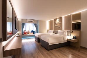 Superior Twin Bed | Ropa de cama de alta calidad, caja fuerte, escritorio