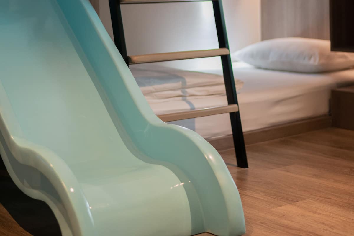 Ropa de cama de alta calidad, caja fuerte, escritorio