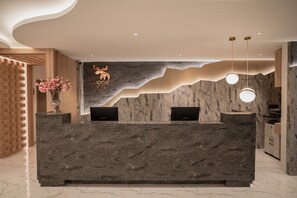 Reception - Moose Hotel Nimman (Chiang Mai)