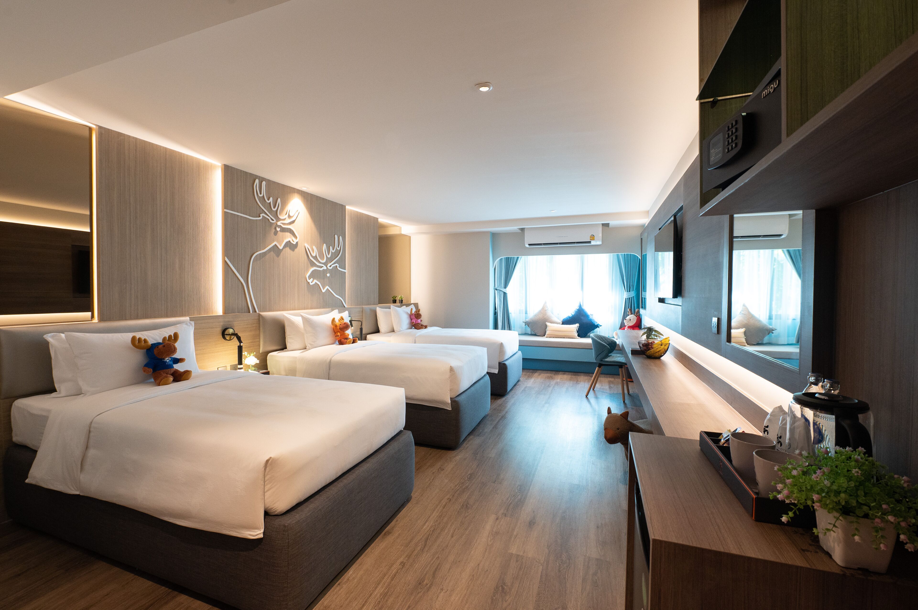 Premium bedding, in-room safe, desk, laptop workspace