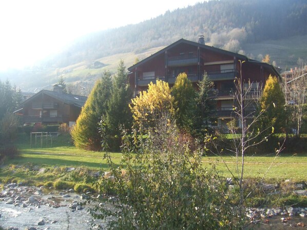 المنشأة من الخارج