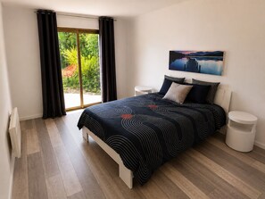 4 Schlafzimmer, Schreibtisch, Bügeleisen/Bügelbrett, WLAN