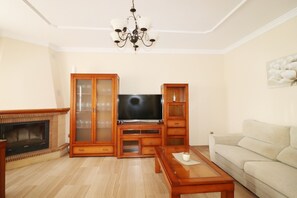 Télévision, cheminée