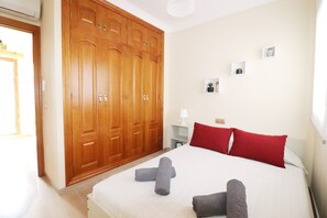 2 bedrooms, iron/ironing board, free WiFi, bed sheets - Casa Murillo Nerja, two-bedroom house with a lovely rooftop terrace. (Nerja)