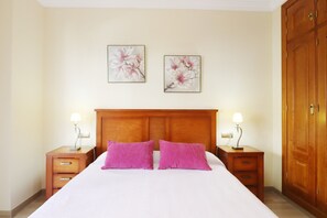 2 室のベッドルーム、セーフティボックス (室内)、アイロン / アイロン台、WiFi (無料)