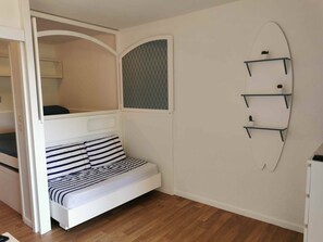 Een strijkplank/strijkijzer, gratis wifi