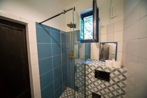 Bathroom | Shower, hair dryer, towels - Stunning Studio Apartment in Beograd, Serbia (Belgrade)