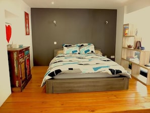 1 bedroom, travel crib, free WiFi, bed sheets