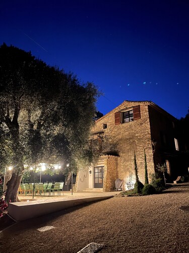 Mas du 19eme 4 double rooms and 6-bed dormitory