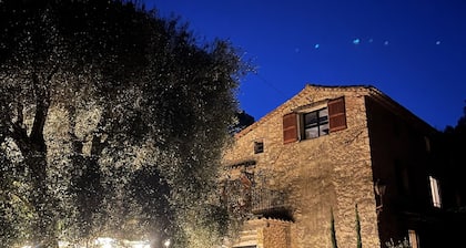 Mas du 19eme 4 double rooms and 6-bed dormitory