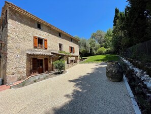 Exterior - Mas du 19eme 4 double rooms and 6-bed dormitory (Mougins)