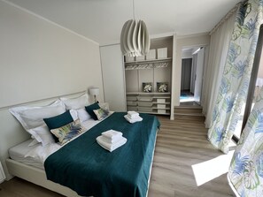 4 Schlafzimmer, Zimmersafe, Schreibtisch, BĂŒgeleisen/BĂŒgelbrett
