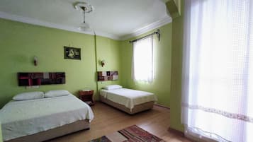 Standard Triple Room | In-room safe, WiFi (free), bed sheets