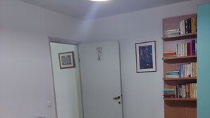 1 soverom, strykejern/-brett, wi-fi (inkludert) og sengetøy
