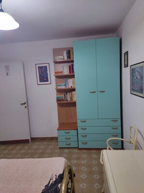 1 chambre, fer et planche à repasser, accès au Wi-Fi (inclus)