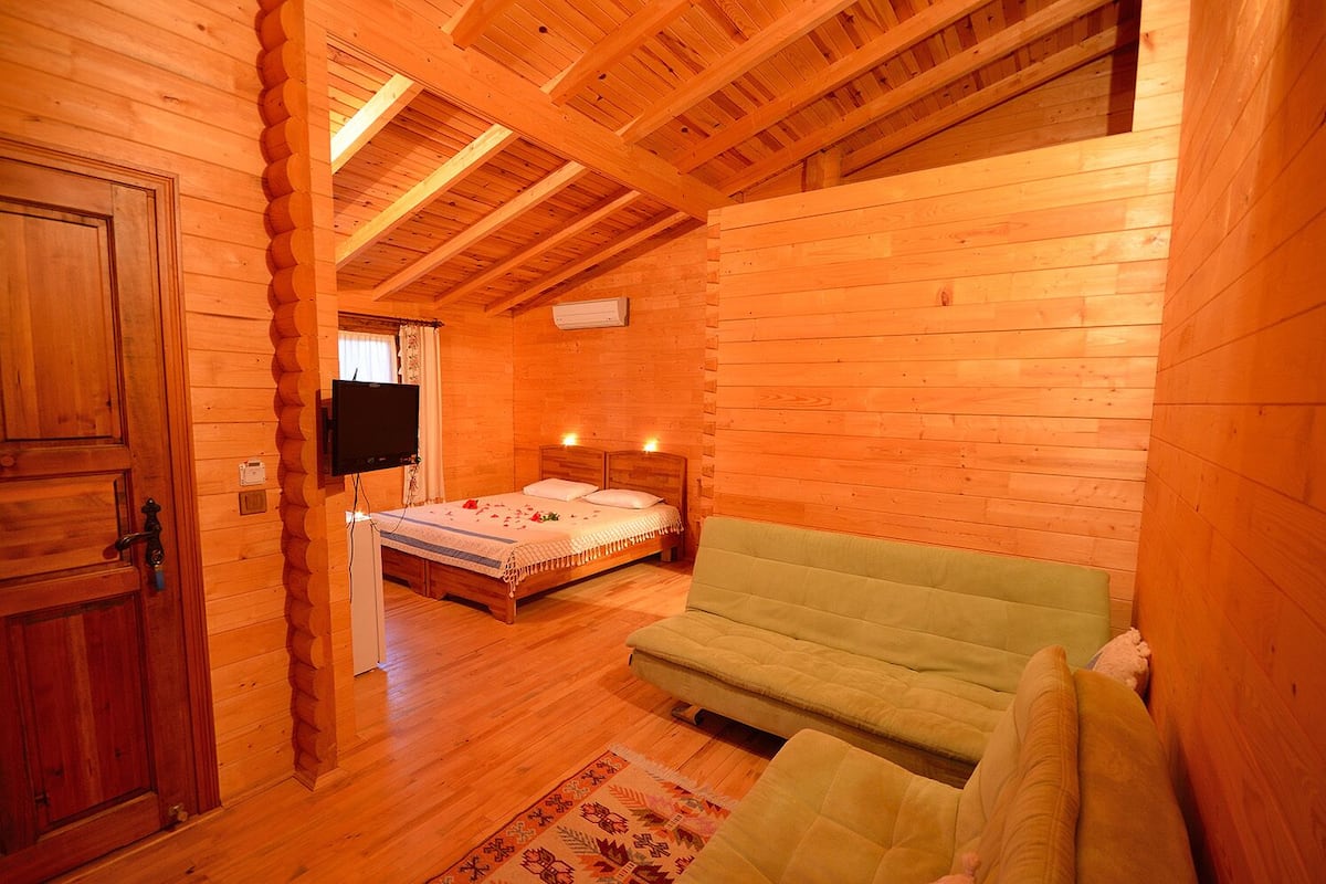 Comfort Tree House | Desk