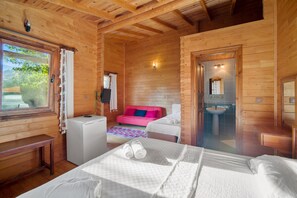 Comfort Tree House | Desk - HAYITBÜKÜ AHŞAPEVLERİ (Datça)