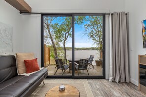 Smart-TV, peis og bøker