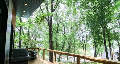 Lakeside Modern Luxury Cabin with Lake View