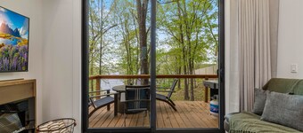 Lakeside Modern Luxury Cabin with Lake View