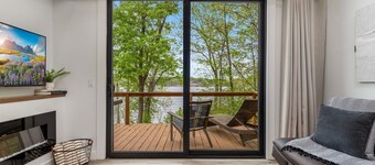 The View on Grand*Epic Lake Views*Couples*Modern Luxury