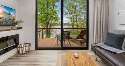 The View on Grand*Epic Lake Views*Couples*Modern Luxury