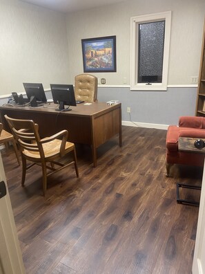 Lobby - YOUR AMAZING 4 BEDRROMS GREAT PRICE (Willmar)