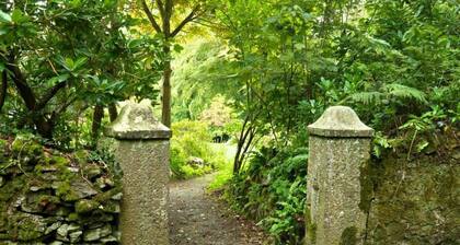 18 'izar' Bell Tent Glamping Anglesey