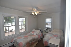 Main floor double twin beds  - Hamptons like EAB Long Beach area 4 Bedroom House - Steps to the ocean! (East Atlantic Beach)