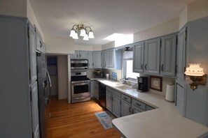 Kitchen - Hamptons like EAB Long Beach area 4 Bedroom House - Steps to the ocean! (East Atlantic Beach)