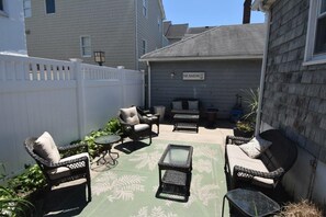 Backyard lounge area and a great spot to rest after a long day at the beach! - Hamptons like EAB Long Beach area 4 Bedroom House - Steps to the ocean! (East Atlantic Beach)