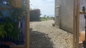 House | Property grounds - The Yellow Door Cottage (Moville)