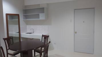 Desk, free WiFi, bed sheets