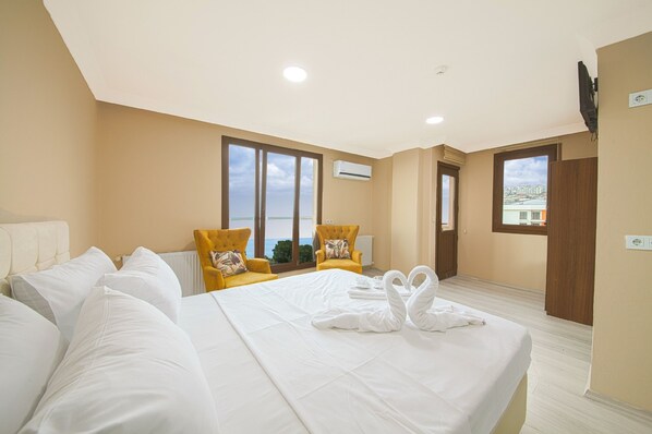 Blackout curtains, soundproofing, iron/ironing board, free WiFi