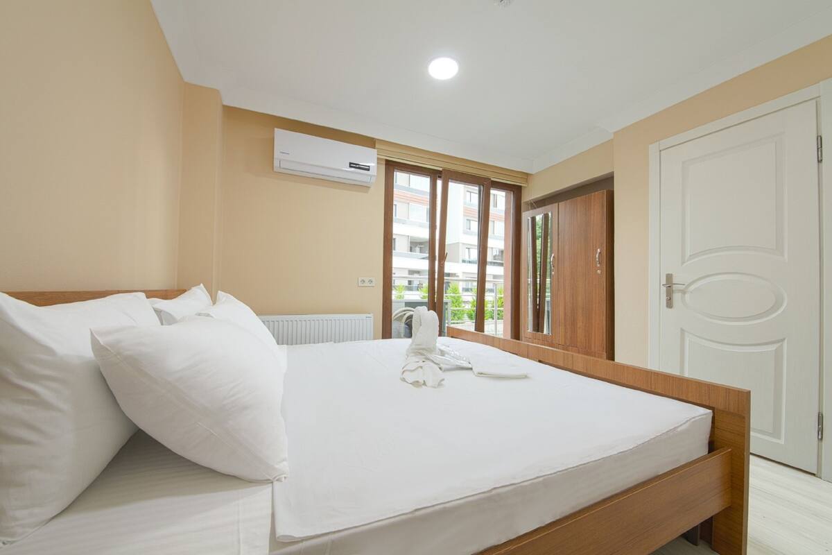 Blackout curtains, soundproofing, iron/ironing board, free WiFi