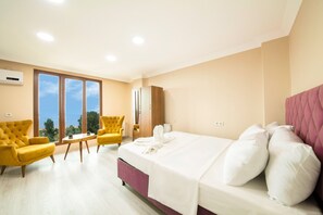 Blackout curtains, soundproofing, iron/ironing board, free WiFi