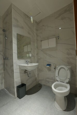 Shower, rainfall showerhead, towels