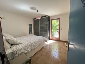 2 bedrooms, WiFi - Beautiful house at the ♥️ of Roussillon village on foot 🌳☀️ (Roussillon)