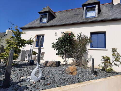 Family house 500 m from the sea