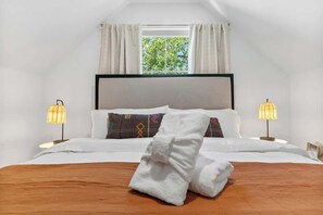 4 habitaciones, tabla de planchar con plancha, wifi y ropa de cama 