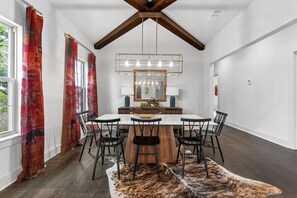 Dining - The Millsap - Walk to Centennial Park (Fayetteville)