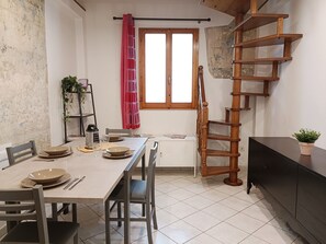 Kühlschrank, Mikrowelle, Herdplatte, Toaster
