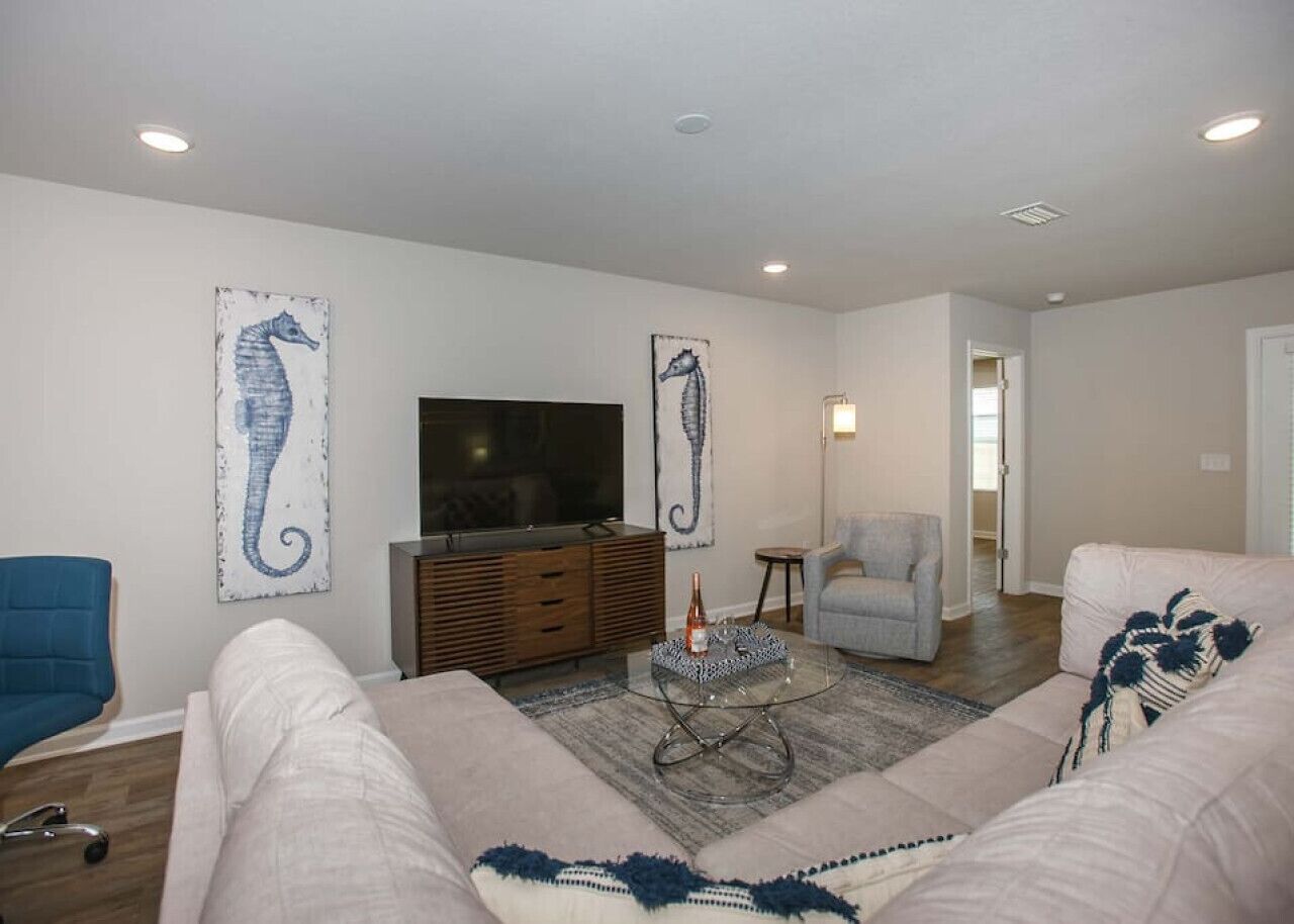 Private Home, Quiet Neighborhood, Pet Friendly