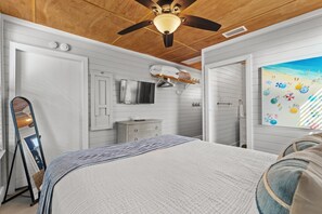 3 quartos, ferros/tábuas de passar roupa, berço de viagem