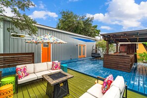 Terrace/patio - Discounted Rates l 5 Mins Beach & 30A l Outdoor TV for Football Games (Panama City Beach)