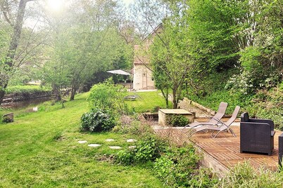 800 meters from the George SAND estate, 18th century cottage on the banks of the INDRE river