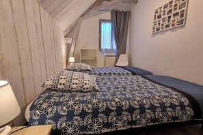 2 bedrooms, iron/ironing board, free WiFi, bed sheets